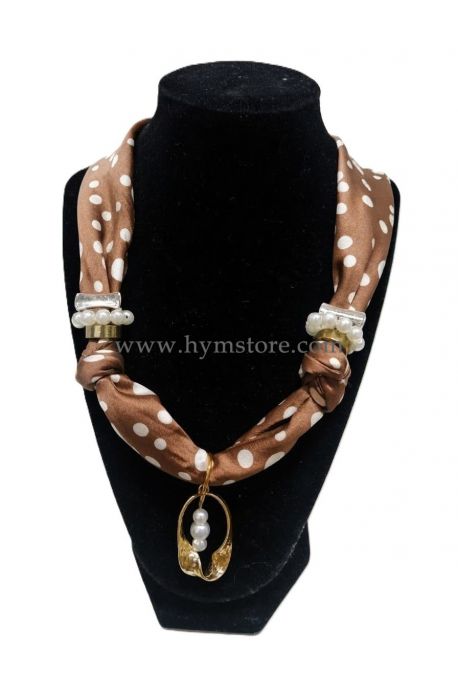 COLLAR EN SEDA CON ACCESORIOS