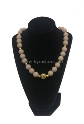 COLLAR BOLAS DE CHICLE CON DETALLES DE ACERO