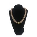 COLLAR BOLAS DE CHICLE CON DETALLES DE ACERO