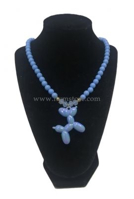 COLLAR ACRÍLICO CON DETALLES DE ACERO